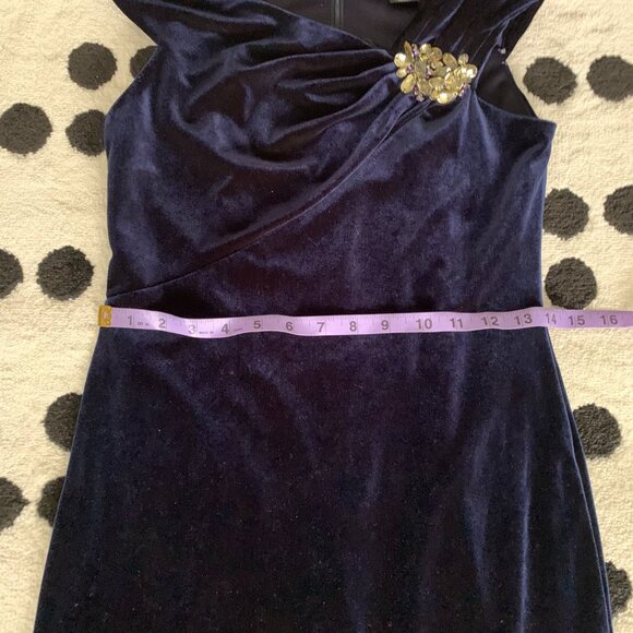 Laura Petites Navy Velvet Rhinestone Broach Sleeveless Cocktail Shift Dress - Picture 12 of 13